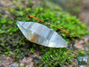 CEYLON NATURAL HEATING SAPPHIRE COMPLETE CRYSTAL ( glass body deisel colour geuda "dumgal" )