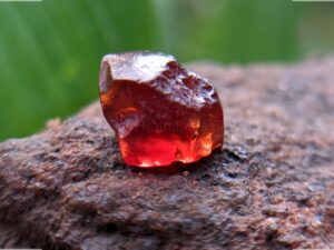 CEYLON NATURAL (ALMANDINE) SPESSARTITE GARNET ROUGH GEMSTONE ( SRI LANKAN RATHNA GOMEDA )