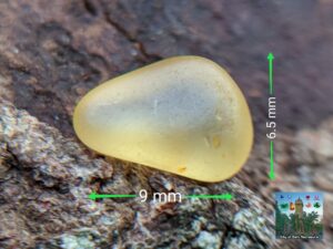 NATURAL YELLOW SAPPHIRE ROUGH GEMSTONE