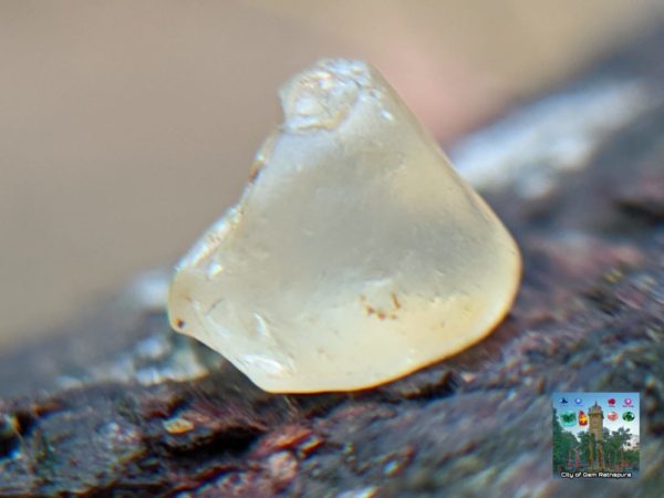 NATURAL YELLOW SAPPHIRE ROUGH GEMSTONE