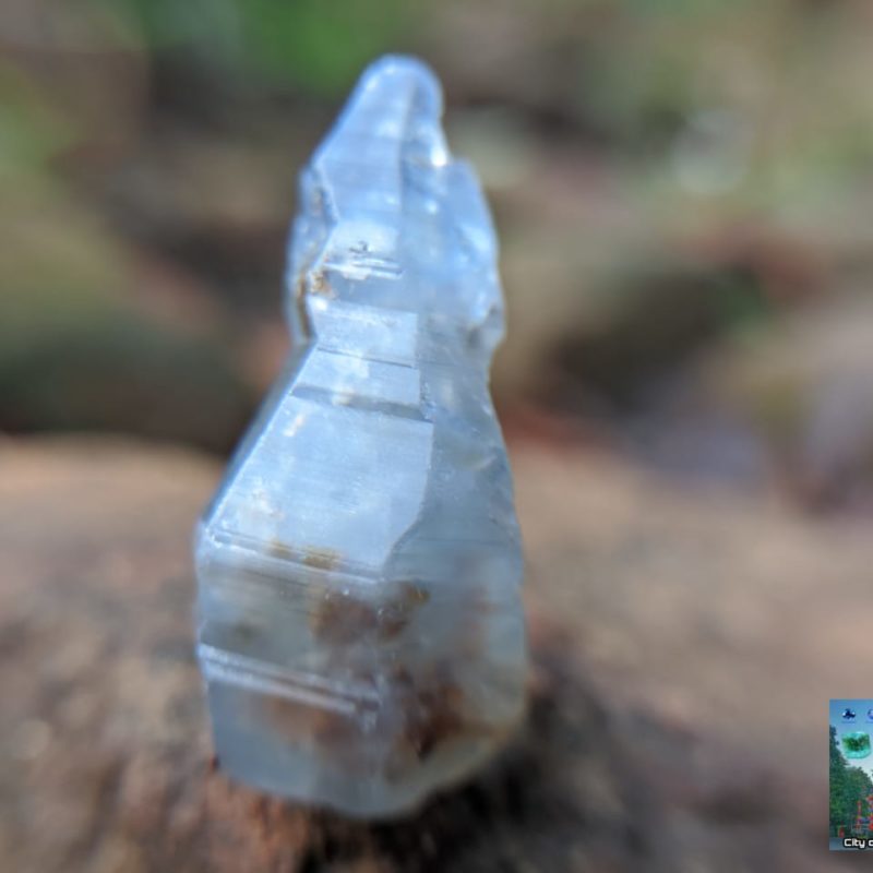 Geuda CEYLON NATURAL HEATING SAPPHIRE CRYSTAL ( glass body