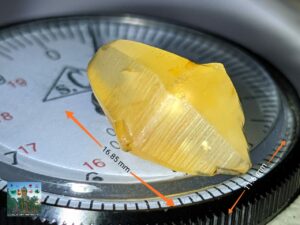CEYLON NATURAL YELLOW SAPPHIRE COMPLETE CRYSTAL ( පුෂ්පරාග ස්පඨිකය )