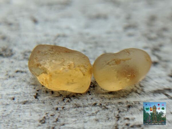CEYLON NATURAL YELLOW SAPPHIRE ROUGH GEMSTONE - city of gem Ratnapura