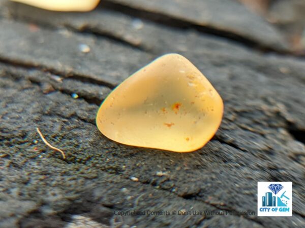 CEYLON NATURAL YELLOW SAPPHIRE ROUGH GEMSTONES - city of gem Ratnapura