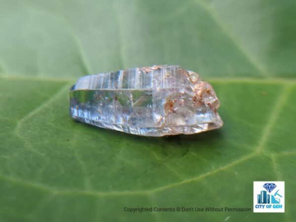 _Ceylon Natural Glass Body Sapphire Crystal ( Shiny Glass Body ) - city of gem Ratnapura
