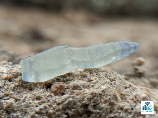 Ceylon Natural Sapphire Crystal - city of gem Ratnapura