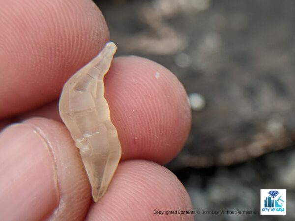 Ceylon Natural Sapphire Rough Glass Body Complete Crystal ( Unique Shape ) - city of gem Ratnapura