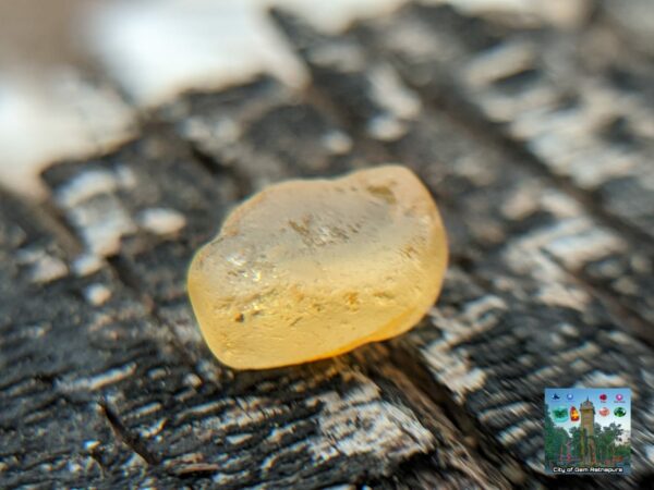 CEYLON NATURAL YELLOW SAPPHIRE ROUGH GEMSTONE - city of gem Ratnapura