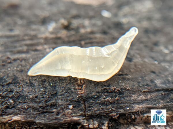 Ceylon Natural Sapphire Rough Glass Body Complete Crystal ( Unique Shape ) - city of gem Ratnapura