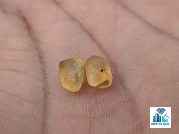 CEYLON NATURAL YELLOW SAPPHIRE ROUGH GEMSTONE - city of gem Ratnapura
