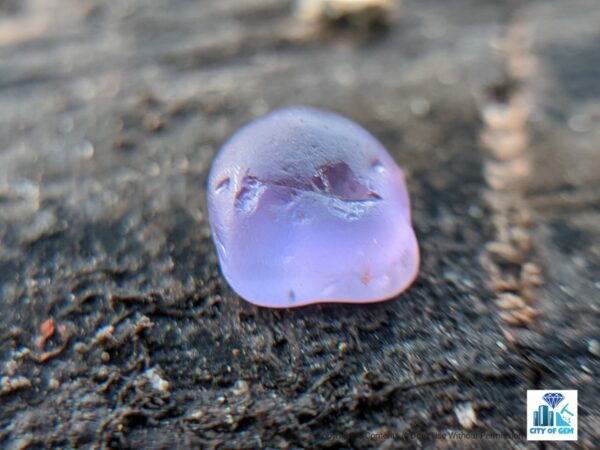 Ceylon Natural Colour Shifting Sapphire Rough Gemstone ( Colour shifting Violet to Pink ) - city of gem Ratnapura