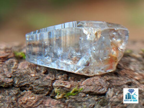 _Ceylon Natural Glass Body Sapphire Crystal ( Shiny Glass Body ) - city of gem Ratnapura