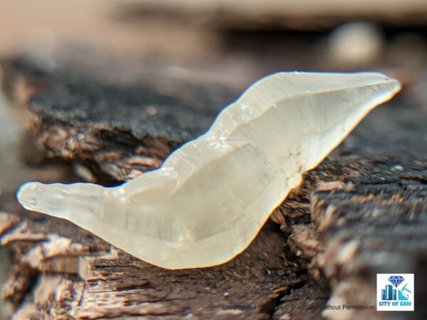 Ceylon Natural Sapphire Rough Glass Body Complete Crystal ( Unique Shape ) - city of gem Ratnapura