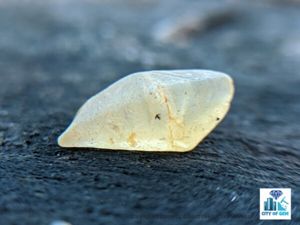 Ceylon Natural Yellow Sapphire Crystal - city of gem Ratnapura