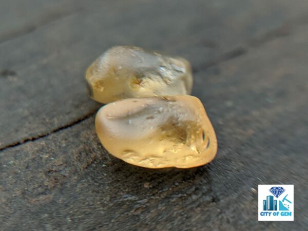 CEYLON NATURAL YELLOW SAPPHIRE ROUGH GEMSTONE - city of gem Ratnapura