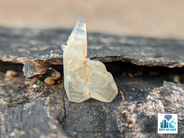 Ceylon Natural Sapphire Twin Crystal - city of gem Ratnapura