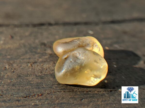 CEYLON NATURAL YELLOW SAPPHIRE ROUGH GEMSTONE - city of gem Ratnapura
