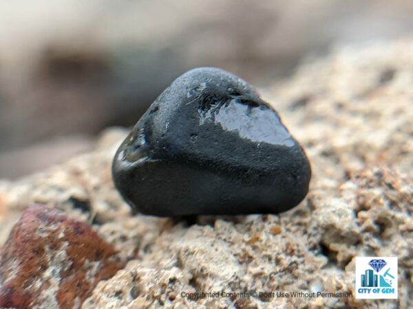 Ceylon Natural Dark Blue Sapphire kaka blue කාක නිල් - city of gem Ratnapura