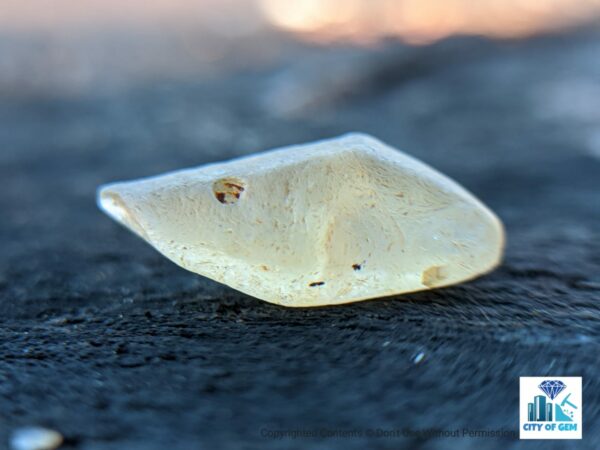 Ceylon Natural Yellow Sapphire Crystal - city of gem Ratnapura