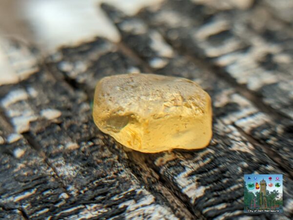 CEYLON NATURAL YELLOW SAPPHIRE ROUGH GEMSTONE - city of gem Ratnapura
