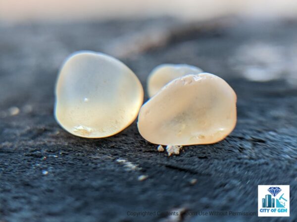 CEYLON NATURAL YELLOW SAPPHIRE ROUGH GEMSTONES - city of gem Ratnapura