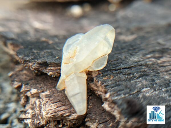 Ceylon Natural Sapphire Twin Crystal - city of gem Ratnapura