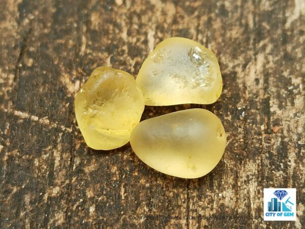 CEYLON NATURAL YELLOW SAPPHIRE ROUGH GEMSTONES - city of gem Ratnapura