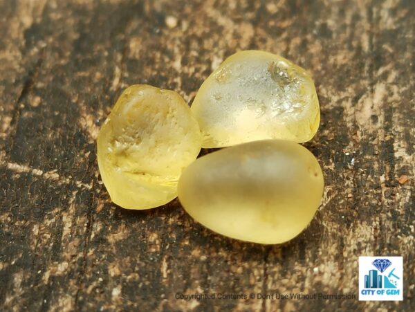 CEYLON NATURAL YELLOW SAPPHIRE ROUGH GEMSTONES - city of gem Ratnapura