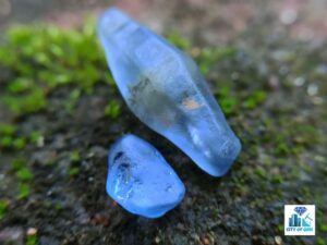 Ceylon Natural Fine Quality Cornflower Blue Sapphire Rough Stone and Blue Sapphire Crystal