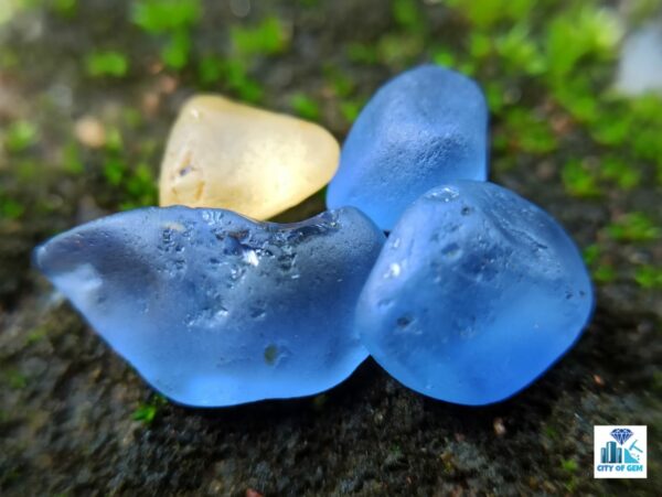 Ceylon Natural Blue and Yellow Sapphire Rough Gemstones - city of Gem Ratnapura