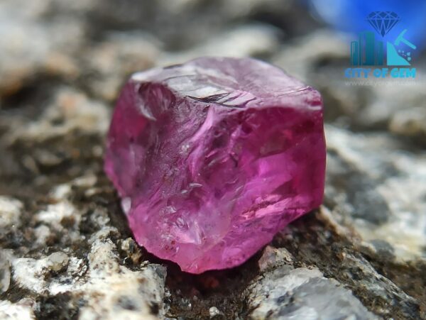 Ceylon Natural Sapphire Rough Gemstones with Fine Quality Padparadscha - city of gem Ratnapura