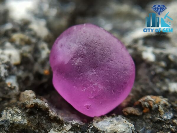 Ceylon Natural Sapphire Rough Gemstones with Fine Quality Padparadscha - city of gem Ratnapura