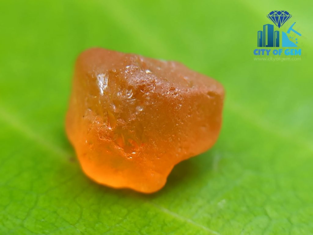 Spessartite Brute Naturelle - 15,83 Carats - Couleur Orange - Format Brut Et Taillable