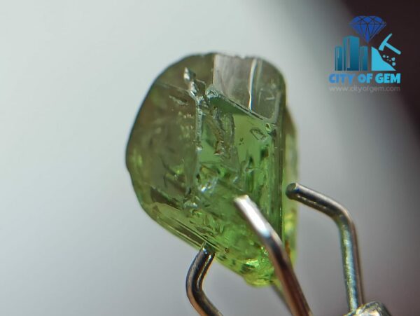 Excellent transparent Rare Natural Chrysoberyl Alexandrite Complete Crystal with growth Marks City of gem Ratnapura