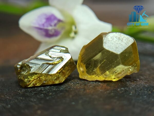 Rare Natural Chrysoberyl Crystal Couple With Naturally Occurred Growth Marks