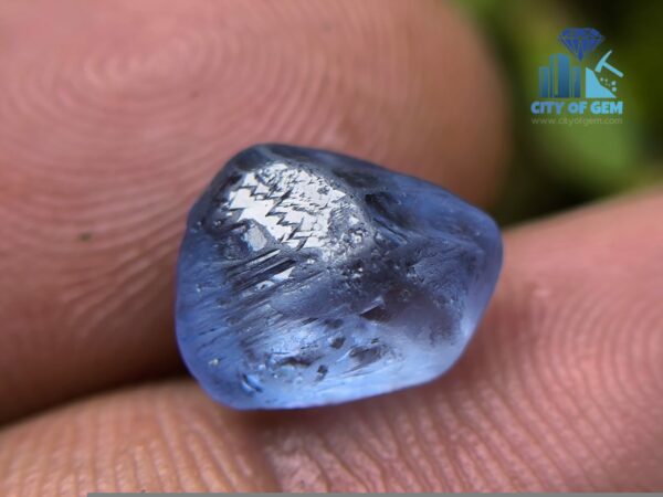 FACET GRADE CEYLON NATURAL BLUE SAPPHIRE ALLUVIAL ROUGH
