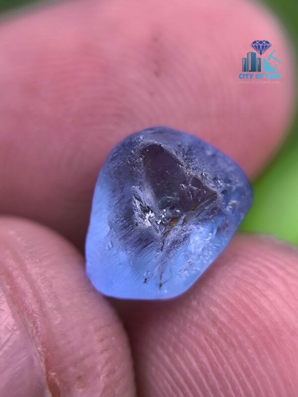 FACET GRADE CEYLON NATURAL BLUE SAPPHIRE ALLUVIAL ROUGH