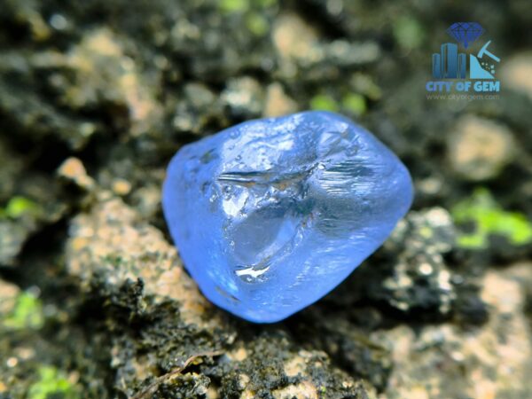 FACET GRADE CEYLON NATURAL BLUE SAPPHIRE ALLUVIAL ROUGH