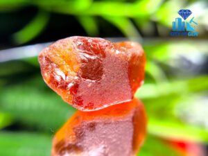 FACET GRADE NATURAL MANDARINE GARNET ROUGH